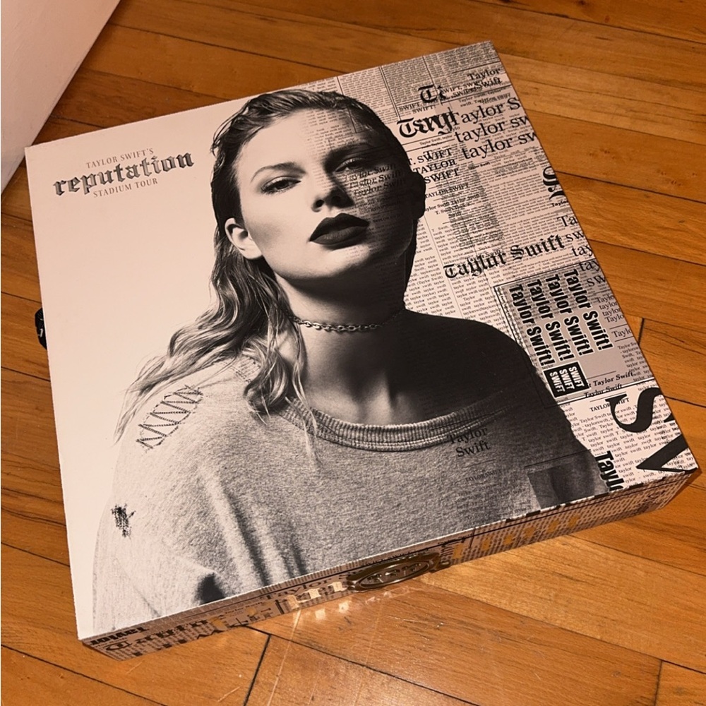 Taylorr Swift Reputation box